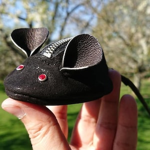 Porte-monnaie / Porte-clés / Bijou de sac - Souris en Cuir Velours Laminé Noir - Véritable Swarovski - Couture Main - SOURICETTE -