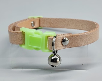 NEO - Collier pour Chat en Cuir Tannage Végétal - Phosphorescent & Réfléchissant - Collier breakaway Boucle Libération Rapide