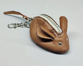 SOURICETTE - Coin Purse / Key Ring / Bag Charm / Bag Dispenser for Dogs - Genuine Brown Leather Mouse - Hand Stitching