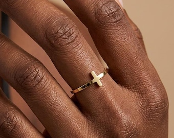 Oro de 14k • Anillo de cruz delicado • Anillo de cruz de oro minimalista • Anillo cristiano pequeño • Anillo fino apilable • Regalo de joyería religiosa para ella •