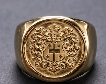 Anillo antiguo de oro de 18 quilates tallado, estilo neocolonial norteamericano.
