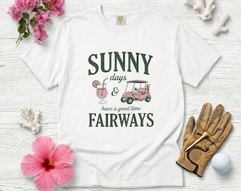 Maglietta da golf Sunny Fairways con grafica, ideale per campi da golf, idea regalo divertente per golfisti, stile driving range, abbigliamento sportivo da country club.