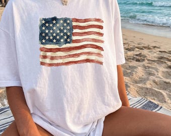 Maglietta patriottica Comfort Colors con bandiera americana, maglietta ricamata con bandiera USA per il 4 luglio, maglietta degli Stati Uniti d'America, abbigliamento vintage per il 4 luglio