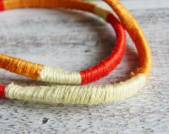 BRACELET // cuir, fil // neutres, rouge, orange // bracelets noués, bijoux printemps // personnalisable //  livraison combinée gratuite