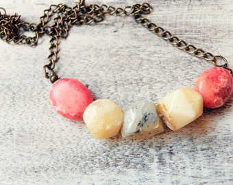 COLLIER // magnésite, agate, chaine // jaune, corail // bijoux ethniques colorés // livraison combinée gratuite