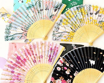 Japanisches Fächer-Set mit niedlichem Shimaenaga-Vogel- und Katzenmotiv sowie Kirschblüten-Design, inklusive passendem Etui und Tenugui-Handtuch – ein süßes Sommergeschenk