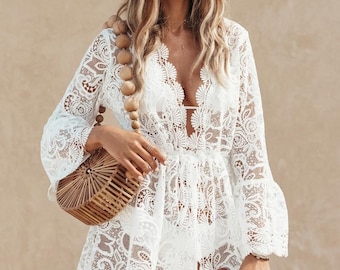 Witte kanten boho strandjurk met V-hals, transparante zomertuniek, vakantiekleding