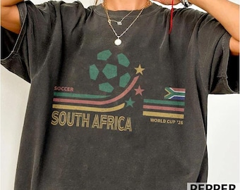 Retro Südafrika Fußball-Welt 2026 Komfortfarben Shirt, 2026 Fußball-Fan-Shirt, Geschenk für Fan-Vatertag