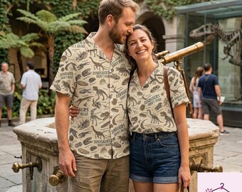 chemise hawaïenne vintage dinosaure, Dino Fossil Cottagecore boutonné, chemise Aloha préhistorique rustique, vêtements de vacances inspirés de la nature