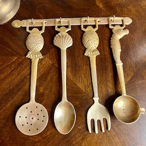Vintage Brass Kitchen Utensils Set with Wall Rack, 5 Pc Pineapple Shell Animal Motif Hanging Servers, 10" Rail, Boho Hollywood Regency Decor