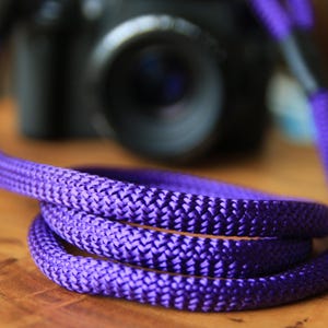 Handgjord flätad lila repkamerarem för DSLR-kameror