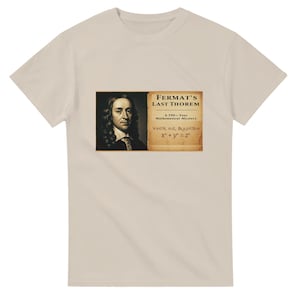 Op de afbeelding: Een beige t-shirt met een rechthoekige afbeelding. De afbeelding toont de tekst "FERMAT'S LAST THOREM", een portret en wiskundige vergelijkingen. Het bevat ook de zin "A 350-Year Mathematical Mystery."