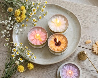 Daisy Flower Soy Candle Wedding Favors, Bulk Party Favors, Personalized Floral Scented Candle, Boho Bridal Shower Gift, Unique Bridesmaid