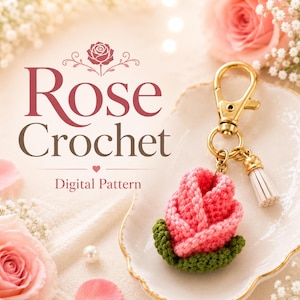 Virkmönster för nyckelringar med ros | Amigurumi-blommaväska-berlock PDF | DIY-handgjord present till henne | Virkhandledning för ryggsäckstillbehör