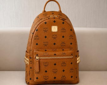 MCM Cognac Visetos Stark Seitennieten Monogramm Leder Rucksack - Luxus Unisex Designer Inspiriert Reisetasche Alltags Ruksack