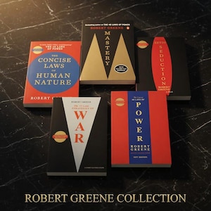 Puede incluir: Una colección de libros de Robert Greene, incluyendo "Las 48 leyes del poder" y "Maestría". Los libros tienen portadas coloridas con títulos en negrita. El texto "Robert Greene Collection" está en la parte inferior.