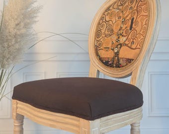 Cadeira Klimt Tree by Life, Cadeira estilo Luís XVI francês, Cadeira de veludo, Cadeira de destaque artística, Decoração parisiense chique, dourada, Elegância com medalhão