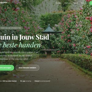 Op de afbeelding: Homepage van een website met een tuin met groene heggen en roze bloemen. Tekst in het Nederlands luidt "Uw tuin in Jouw Stad in de beste handen". Knoppen bieden een gratis offerte en het bekijken van diensten.