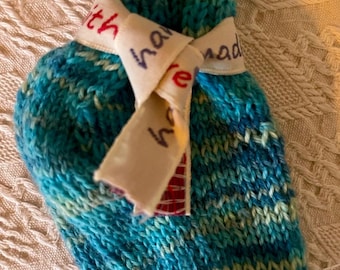 Handgebreide babysokjes in turquoise | Sokjes voor pasgeborenen | Cadeau voor pasgeborenen | Voor meisjes en jongens