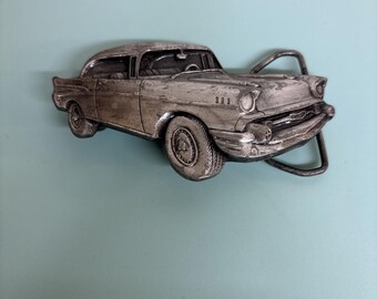 Fibbia per cintura vintage Bergamot Brass Works del 1979, colore argento, per auto Chevy del '57.