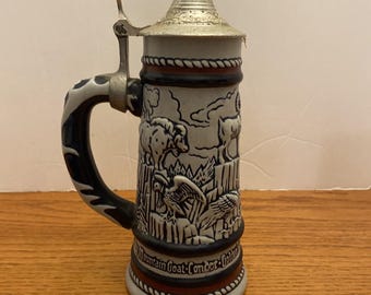 Jarra de cerveza AVON vintage de 1976 con diseño de animales salvajes de Alaska, 299497, cerámica azul, Brasil.