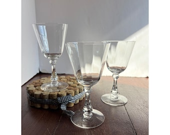 Juego de 3 copas de vino vintage de cristal transparente con paneles y tallo facetado en forma de balaustre de 6,25 pulgadas.