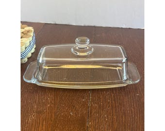 Burriera vintage in vetro trasparente con coperchio, rettangolare, stile rustico.