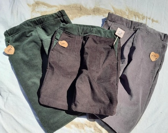 Pantalones cortos de pana para niño, tallas 116/122/134 – cosidos a mano, pantalones cómodos para niños, adecuados para el uso diario y con estilo.