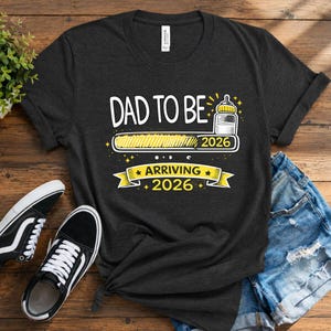 Camiseta para futuro papá 2026, camiseta "Ascendido a papá", camiseta personalizada con la fecha estimada de nacimiento del padre, regalo para anunciar el embarazo, camiseta de regalo para el Día del Padre para papás primerizos.