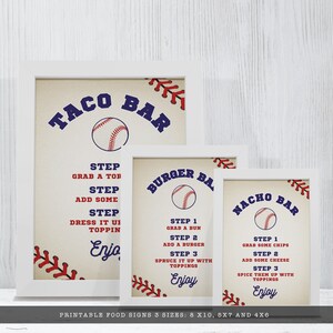 Puede incluir: Tres letreros con marco blanco que presentan gr&aacute;ficos de b&eacute;isbol con costuras rojas y una ilustraci&oacute;n de pelota. Los letreros dicen Taco Bar, Burger Bar y Nacho Bar, cada uno con tres pasos para preparar comida y la palabra Enjoy en azul.