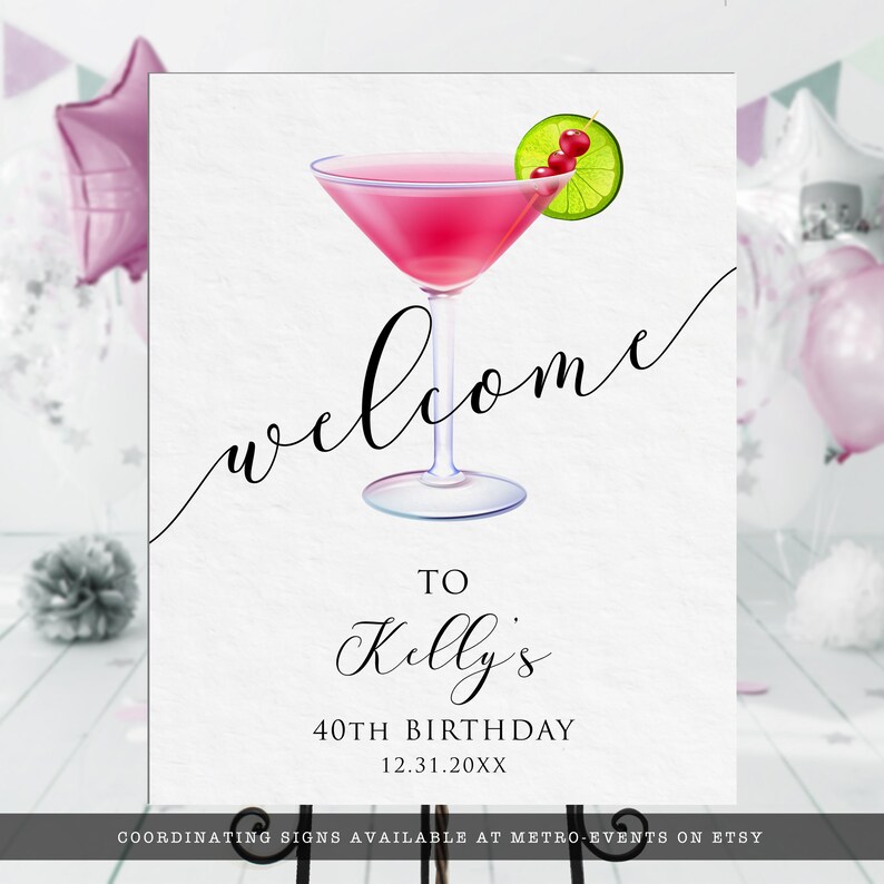 Pu&ograve; includere: Un cartello di benvenuto per una festa di compleanno di 40 anni con un'illustrazione di un bicchiere di martini rosa e il testo "welcome to Kelly's 40th Birthday 12.31.20XX".