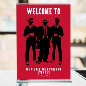 K&ouml;nnte beinhalten: Roter Hintergrund mit drei schwarzen Silhouetten von M&auml;nnern in H&uuml;ten und Anz&uuml;gen. Der Text "WELCOME TO" befindet sich oben im Bild. Der Text "WHATEVER YOUR PARTY OR EVENT IS" befindet sich unten im Bild. Das Datum "07.29.20XX" befindet sich unter dem Text.