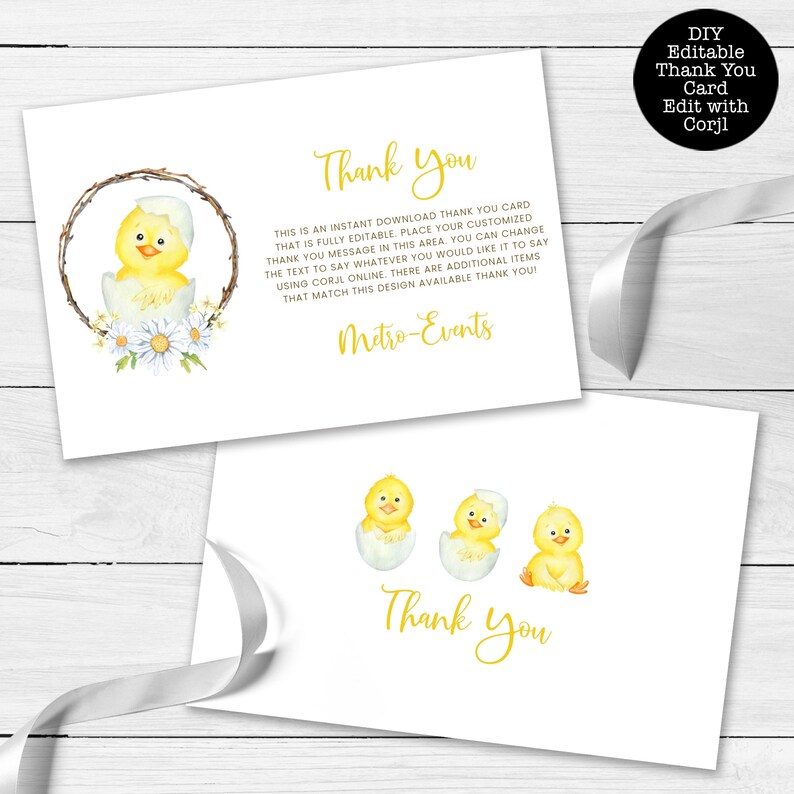 Puede incluir: Dos tarjetas de agradecimiento blancas con texto amarillo e ilustraciones de acuarela de pollitos. Una tarjeta presenta un pollito en una corona, la otra tiene tres pollitos. Las tarjetas tienen el texto "Thank You" y "Metro-Events".