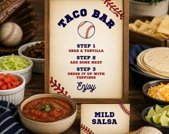 Könnte beinhalten: Ein gerahmtes Schild mit Baseball-Motiv mit der Aufschrift Taco Bar und den Anweisungen: Step 1 Grab a tortilla, Step 2 Add some meat, Step 3 Dress it up with toppings, Enjoy. Eine kleine passende Karte zeigt Mild Salsa, beide mit roten Nähten.