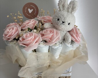 Rosa blöjkorg med skallra | Babyshowerpresent | Babyshowerpresent till flicka | Handgjord babyshowerpresent | Present till nyfödda
