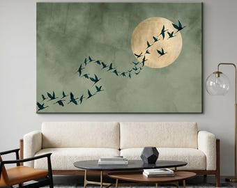 Quadro em tela com pássaros voando em direção à lua, estampa oriental zen verde sálvia, decoração de estilo japonês com elementos da natureza, arte minimalista com animais, decoração de parede grande.