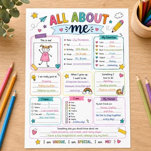 Op de afbeelding: Een wit papieren activiteitenblad met de titel All About Me met kleurrijke handgetekende illustraties, waaronder sterren, hartjes en een potlood. Het formulier bevat secties voor persoonlijke gegevens, favorieten, hobby's en vrienden, ingevuld met handgeschreven tekst in roze en blauwe inkt.