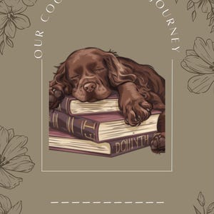 Peut inclure: Illustration d'un chien Cocker Spaniel endormi sur une pile de livres. Les livres sont bordeaux avec des lettres dorées. L'image a une bordure florale et le texte "OUR COCKER SPANIEL JOURNEY".