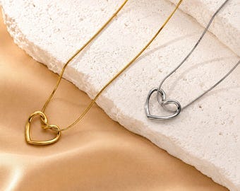 Minimalist Heart Necklace, Gold Silver Heart Pendant, Dainty Love Necklace, Modern Everyday Jewelry Gift for Her
