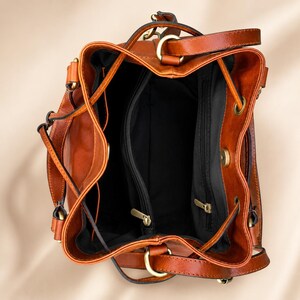 Borsa a secchiello in vera pelle bovina fatta a mano, borsa a tracolla con coulisse, borsa per tutti i giorni immagine 6
