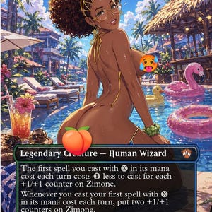 Może przedstawiać: Karta Magic: The Gathering z "Zimone, Infinite Analyst". Grafika przedstawia kobietę w otoczeniu basenu, z tekstem na dole opisującym zdolności karty. Karta to Legendarna Kreatura - Człowiek Czarodziej.