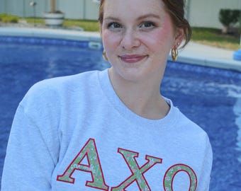 Sudadera redonda bordada de Alpha Chi Omega