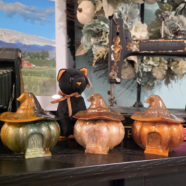 Handcrafted Resin Pumpkin House Jar with Witches Hat Lid – Autumn Halloween Decor