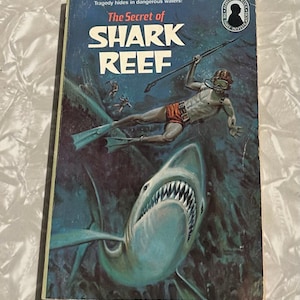 Three Investigators #30 Secret of Sharf Reef Alfred Hitchcock Silhouette PB Adragna Cover