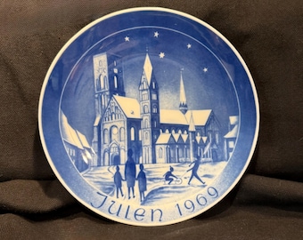 Vintage 1969 Christmas Plate:  Ribe Domkirke Church, Denmark
