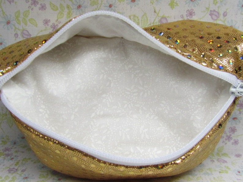 Hot Lips Coin Glitzy Gold Purse with Lobster Claw Clasp