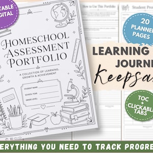 Puede incluir: Un portafolio de evaluación de educación en casa con encuadernación en espiral y cubierta blanca con dibujos de líneas negras de un globo terráqueo, microscopio, libros y un lápiz. El texto dice Homeschool Assessment Portfolio.