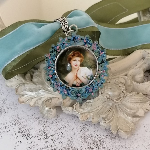 Girocollo vittoriano in velluto verde, donna romantica con collana di cammeo rosa, girocollo rococò