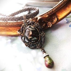 Collana con cammeo mistico di fata oscura, collana con nastro nero, ciondolo in stile gotico e vittoriano, cabochon di ragazza romantica