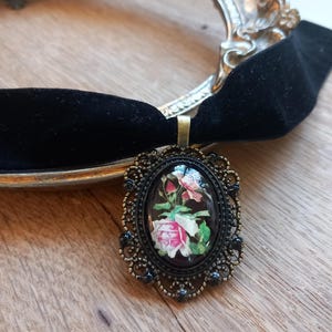 Black Gothic style velvet choker with roses pendant